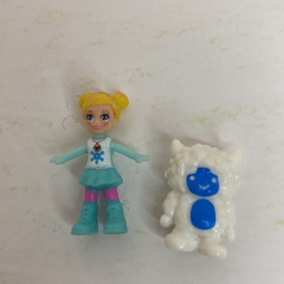 Polly Pocket Hidden Hideouts Frosty Fairytale - Picture 7 of 9